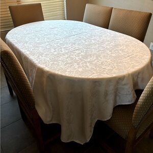 Waterford damask oblong tablecloth 70”x126”